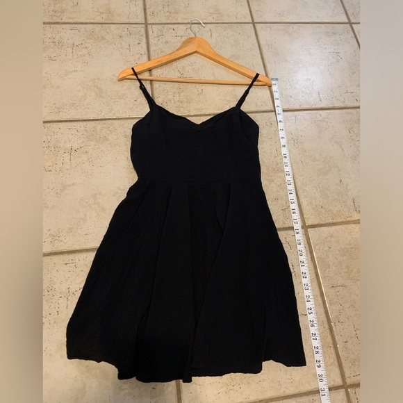 Aritzia Talula Black Flowy Mini Dress – Size 6 - Picture 8 of 8